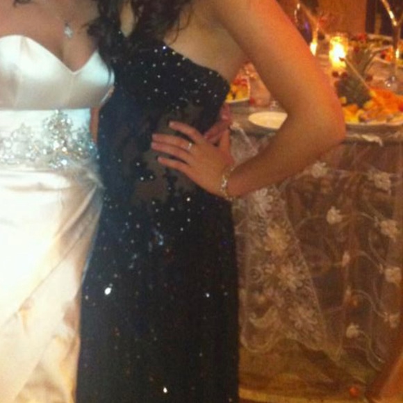 Tony Bowls Evening Gown. Stunning sequence dress. - Picture 3 of 7